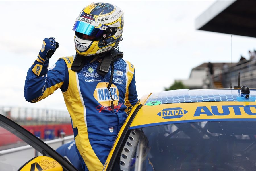 Sutton secures Donington Park BTCC pole