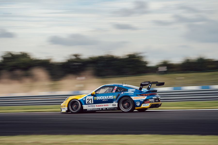 Adam Smalley extends Porsche Carrera Cup GB championship lead 