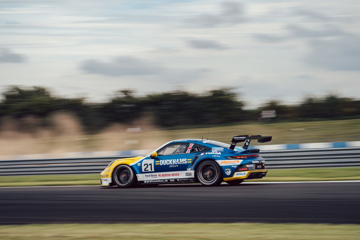 Adam Smalley extends Porsche Carrera Cup GB championship lead 