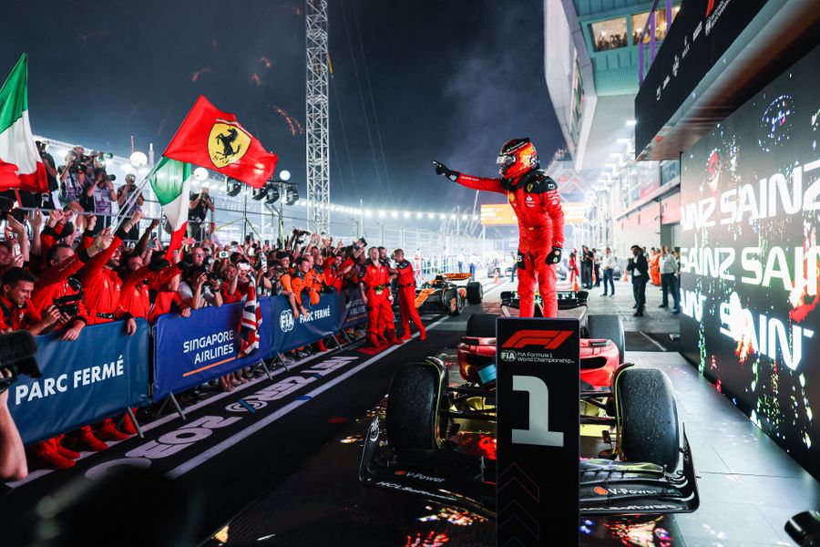 Ferrari breaks Red Bull winning streak with Sainz Singapore victory