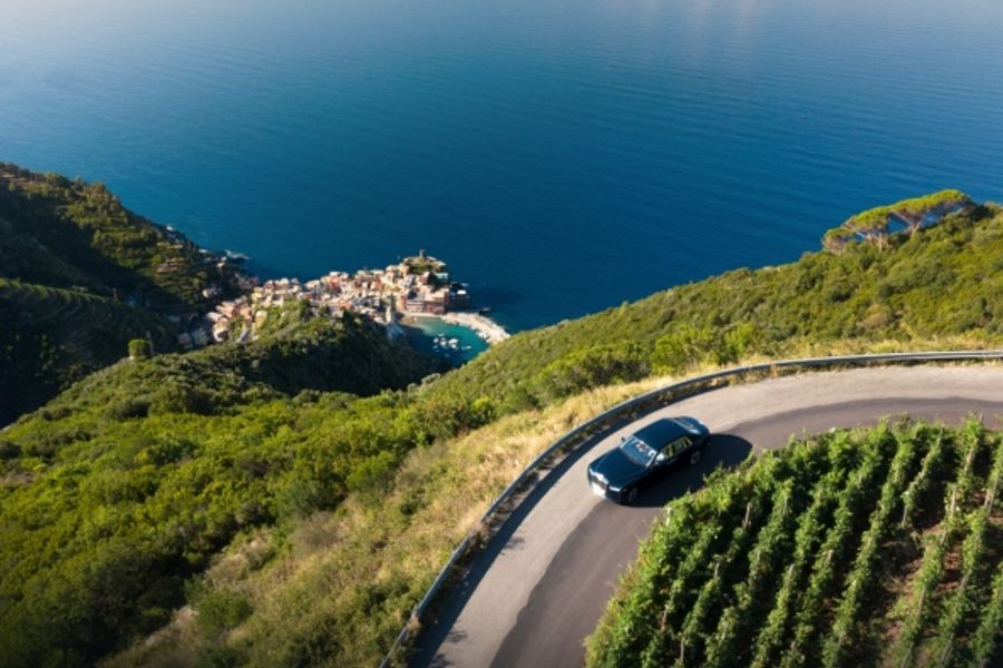 Rolls-Royce Bespoke Phantom celebrates the Italian Riviera