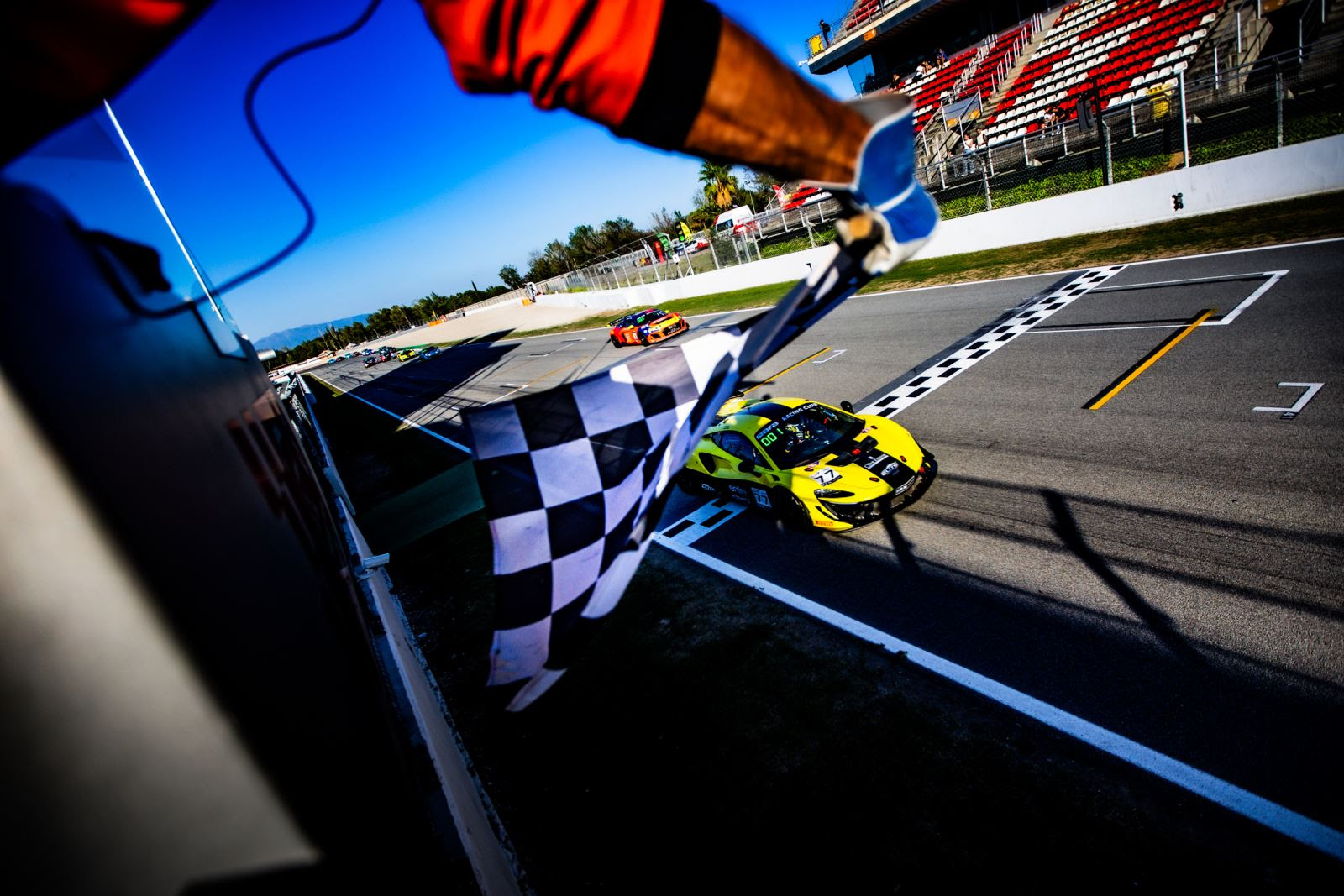 Elite Motorsport McLaren wins GT4 European Barcelona Race 1 ...