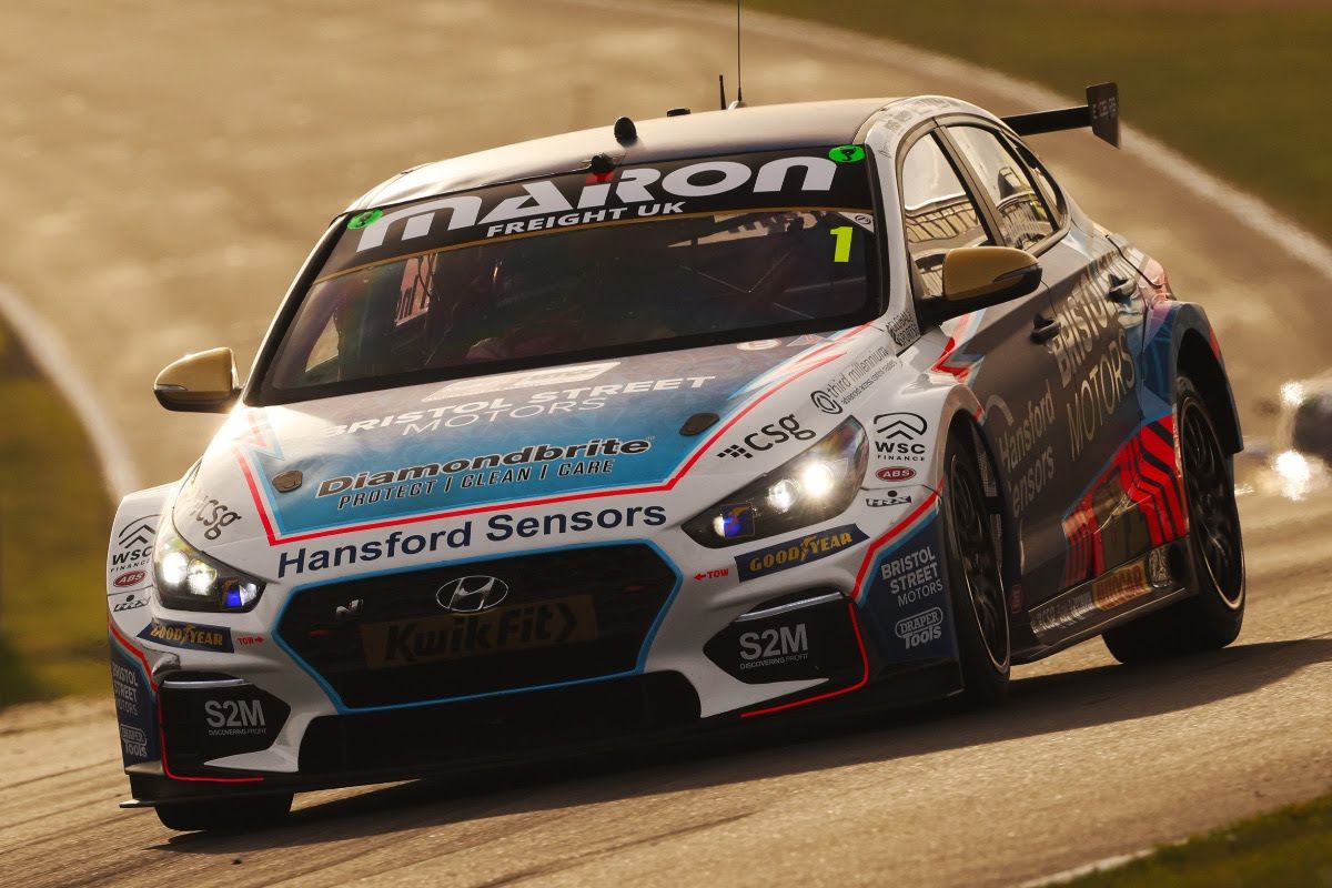 Tom Ingram goes down fighting in BTCC finale title fight