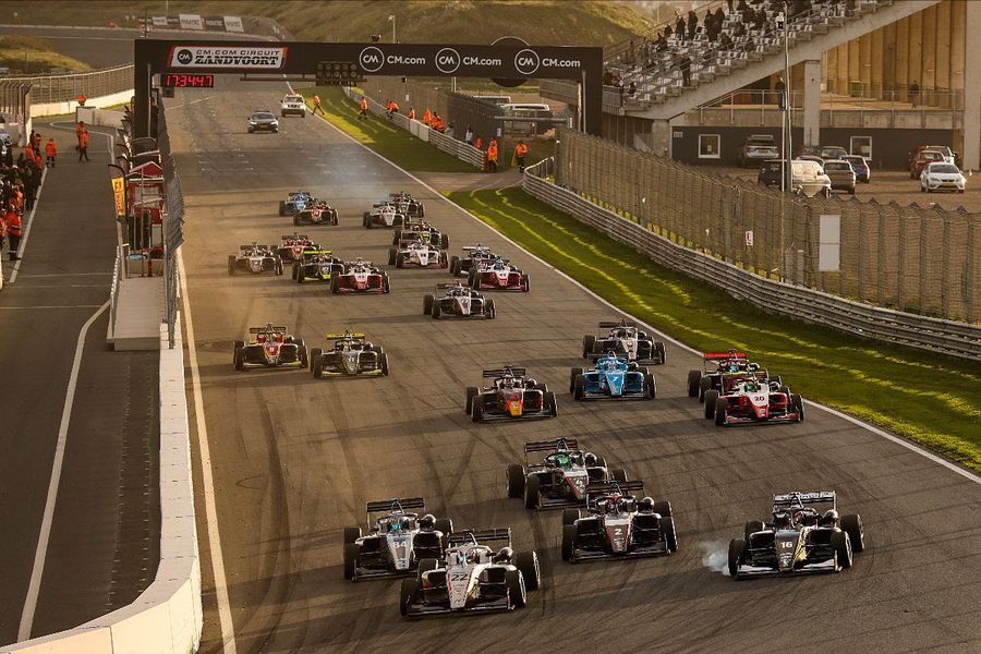 Dunne’s Zandvoort double transforms GB3 title battle