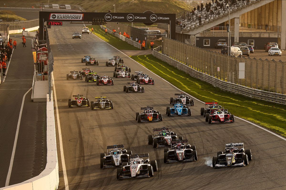 Dunne’s Zandvoort double transforms GB3 title battle