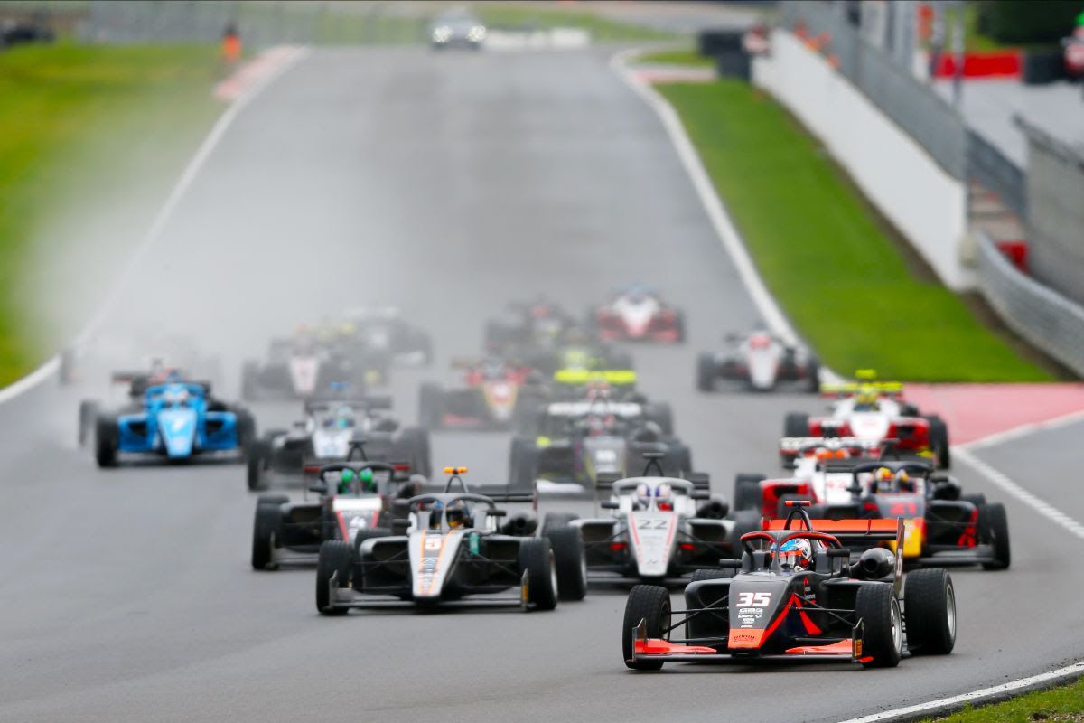 Perfect Saturday for GB3 leader Voisin at Donington Decider