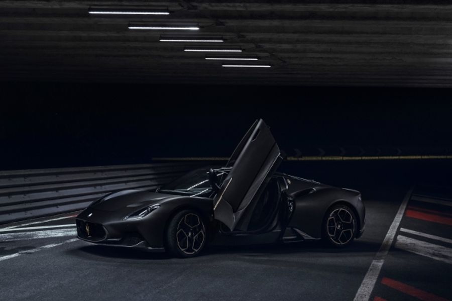  Maserati MC20 Notte breaks cover