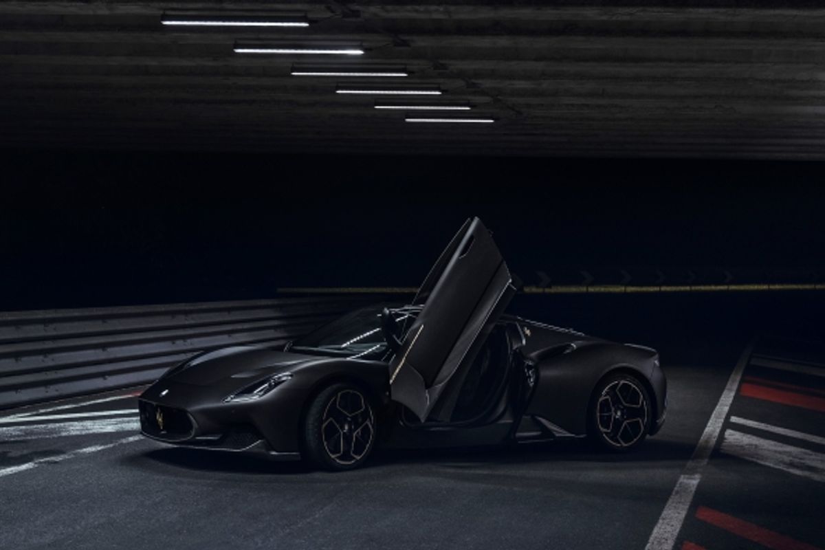  Maserati MC20 Notte breaks cover