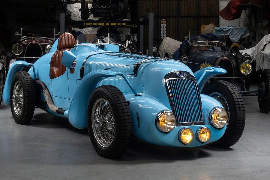 Aguttes on Wheels La Vente d'Automne tomorrow at 3.pm