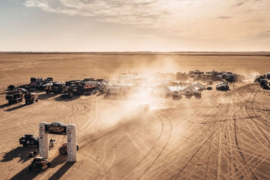 The Africa Eco Race crosses No Man's Land into Mauritania