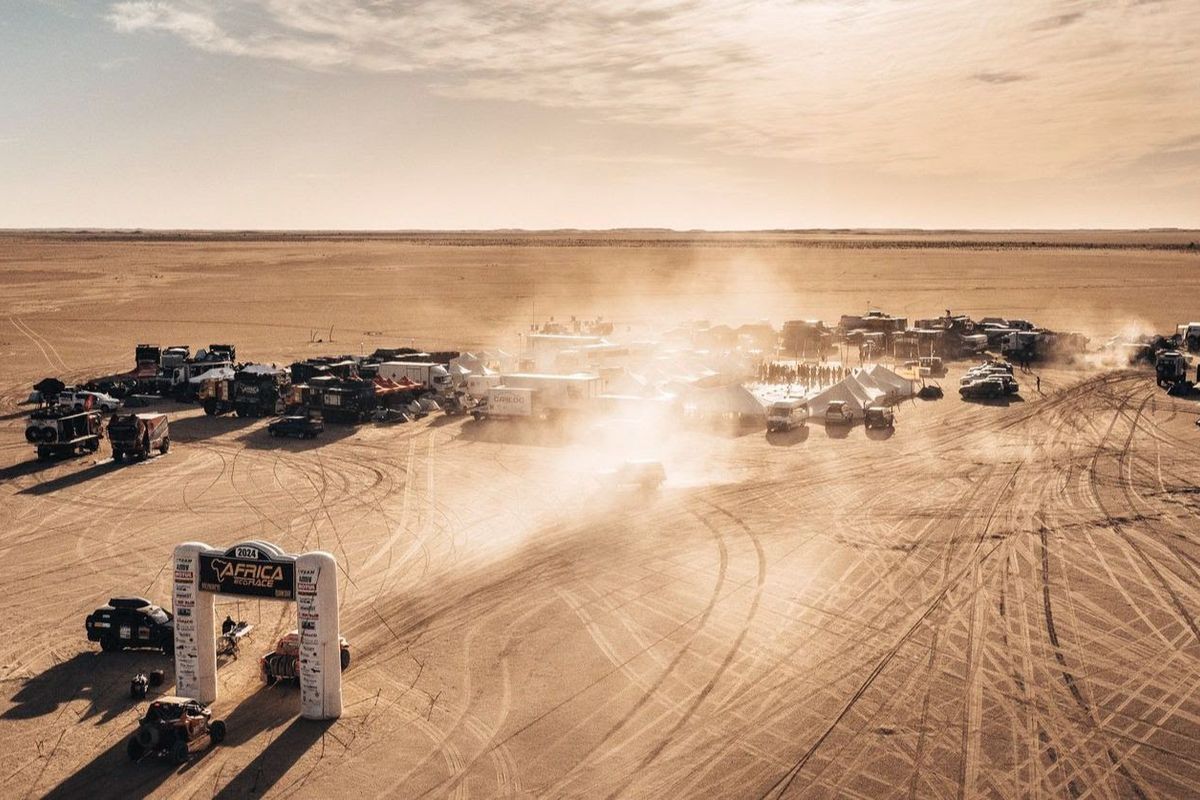 The Africa Eco Race crosses No Man's Land into Mauritania