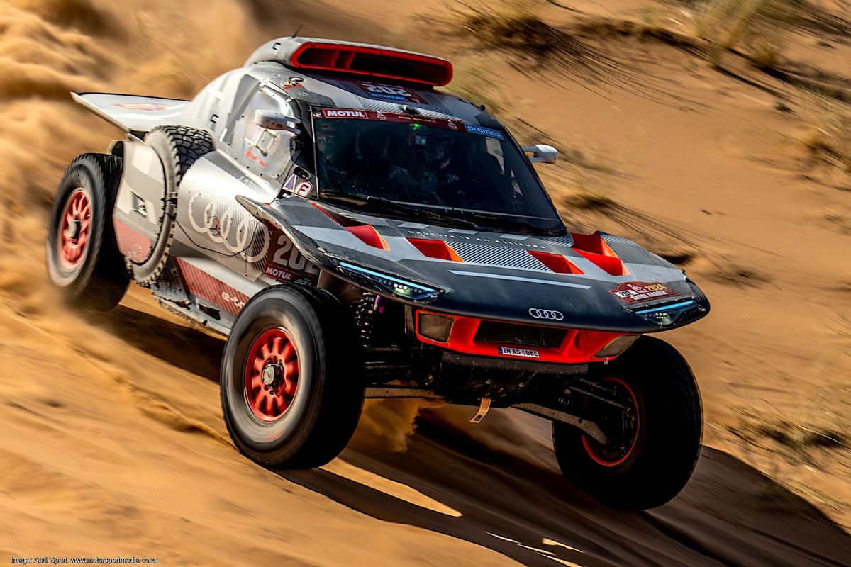 Dakar Stage 8: Ekström leads Peterhansel home for an Audi  1-2