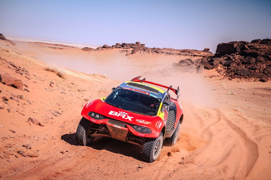 Sébastien Loeb chasing Carlos Sainz on Dakar Rally Stage 10