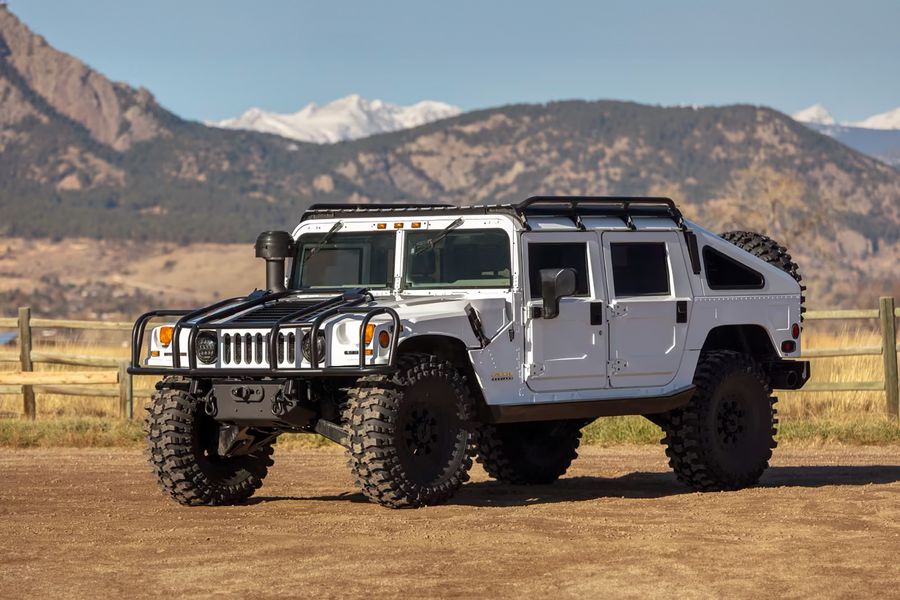 2000 AM General Hummer H1 Slant Back @ Mecum Glendale Aution