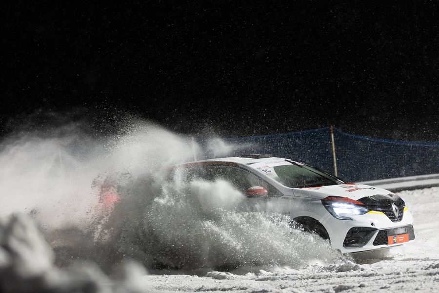 Five drivers still in Clio Ice Trophy title contention