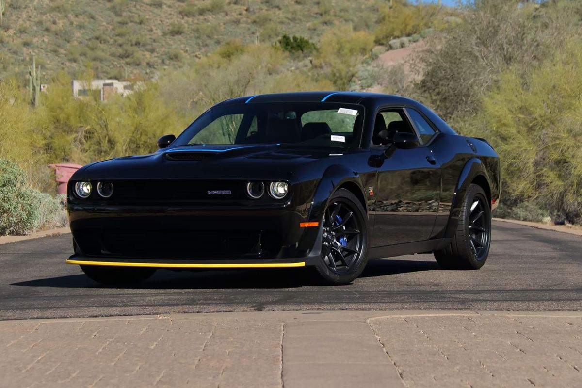 Dodge Challenger Mopar 23 Special Edition Coupe @ Mecum Indy auction