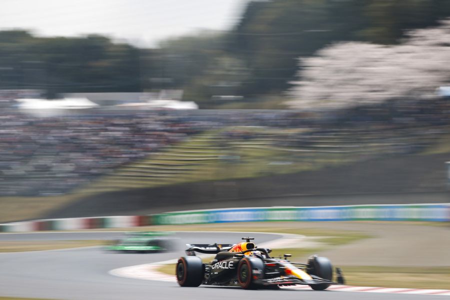 Max Verstappen beats team-mate Checo Pérez to Japanese Grand Prix pole