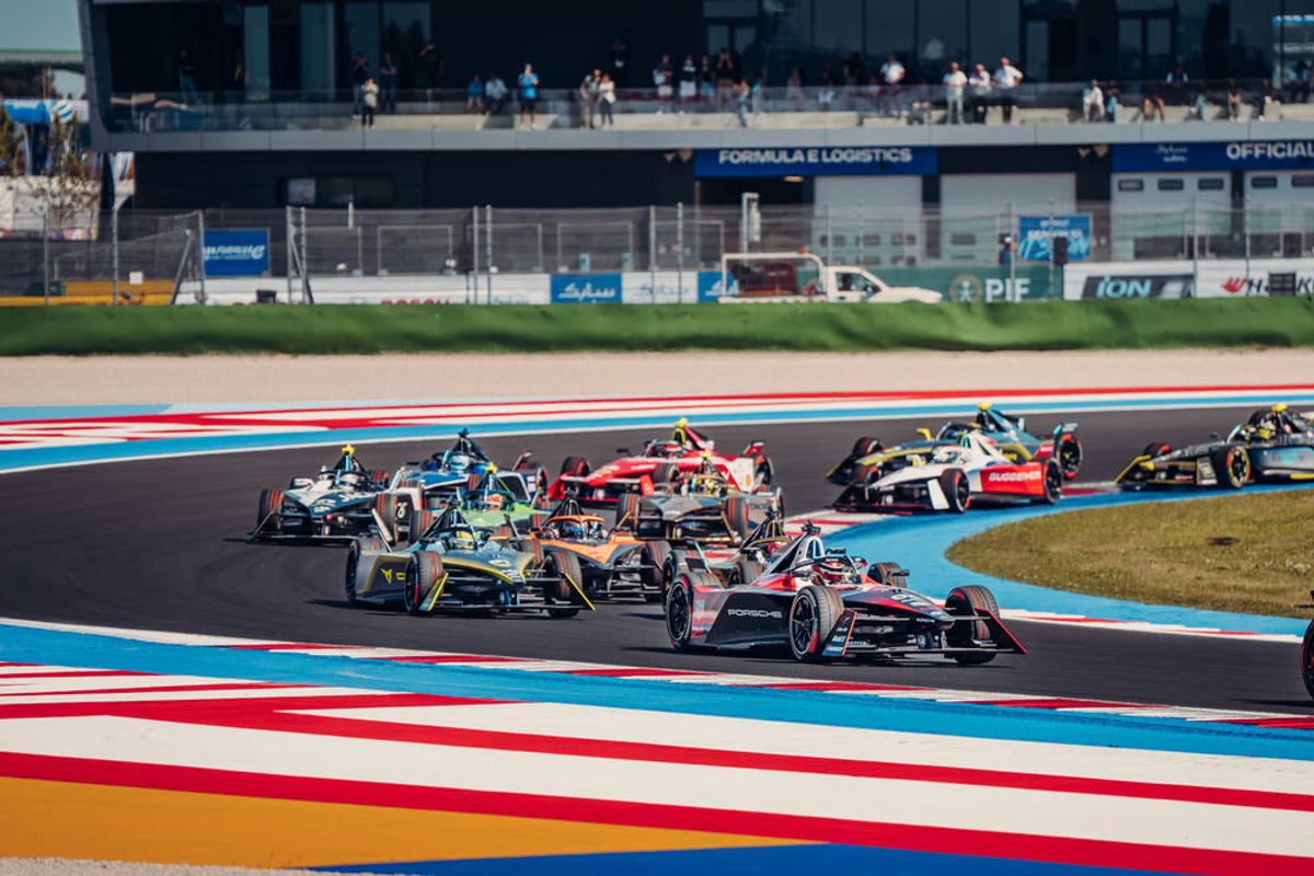 Win & Formula E Championship lead for Pascal Wehrlein